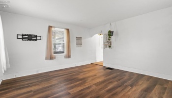 28 Woodlawn Avenue, Norwalk, 44857, 2 Bedroom Bedrooms, ,1 BathroomBathrooms,Residential,For Sale,Woodlawn,20264156