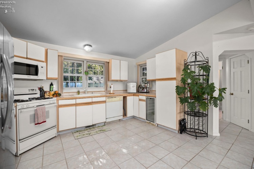 5007 Cleveland Road, Huron, 44839, 4 Bedroom Bedrooms, ,4 BathroomBathrooms,Residential,For Sale,Cleveland,20263946