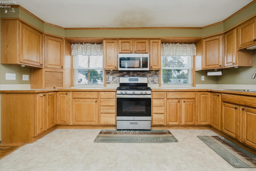 320 Goodrich Road, Bellevue, 44811, 3 Bedroom Bedrooms, ,1 BathroomBathrooms,Residential,For Sale,Goodrich,20264188