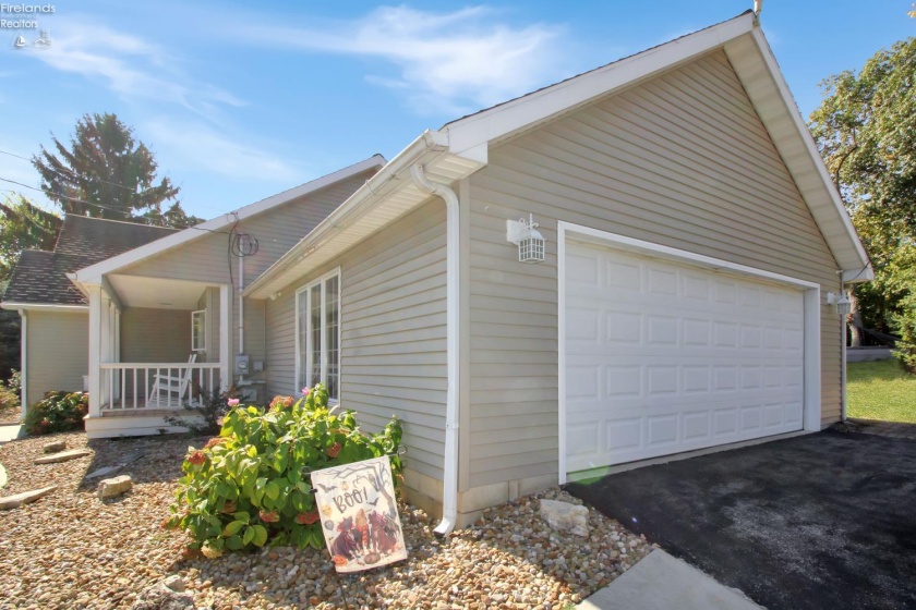 627 Catawba Road, Port Clinton, 43452, 3 Bedroom Bedrooms, ,2 BathroomBathrooms,Residential,For Sale,Catawba,20264027