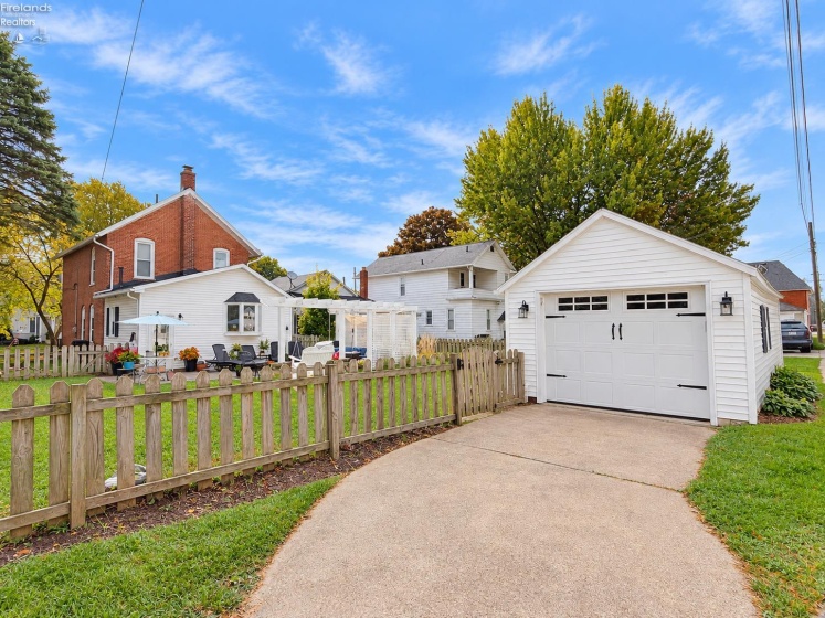 423 Clinton Street, Elmore, 43416, 2 Bedroom Bedrooms, ,2 BathroomBathrooms,Residential,For Sale,Clinton,20264145