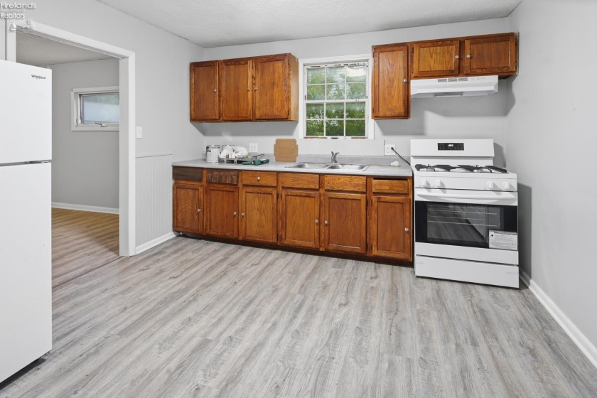 815 Edison Lane, Port Clinton, 43452, ,Multiple Units,For Sale,Edison,20264183