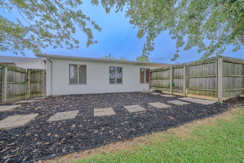 335 Benton Street, Oak Harbor, 43449, 2 Bedroom Bedrooms, ,1 BathroomBathrooms,Residential,For Sale,Benton,20264222