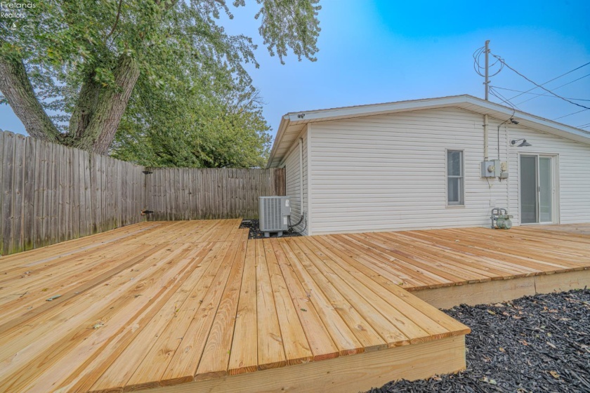 335 Benton Street, Oak Harbor, 43449, 2 Bedroom Bedrooms, ,1 BathroomBathrooms,Residential,For Sale,Benton,20264222