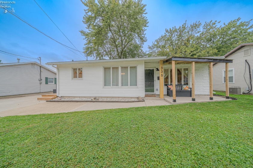 335 Benton Street, Oak Harbor, 43449, 2 Bedroom Bedrooms, ,1 BathroomBathrooms,Residential,For Sale,Benton,20264222