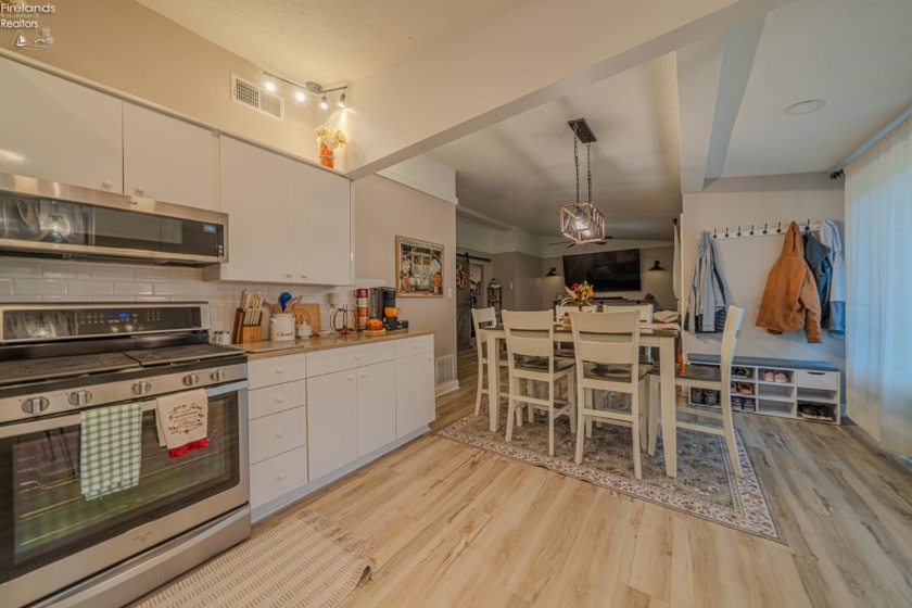 335 Benton Street, Oak Harbor, 43449, 2 Bedroom Bedrooms, ,1 BathroomBathrooms,Residential,For Sale,Benton,20264222