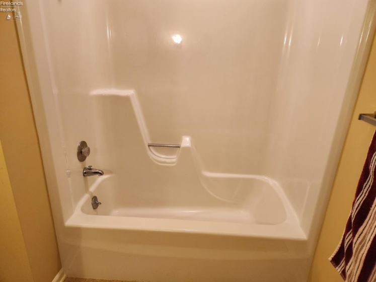 124 Stonyridge Drive, Sandusky, 44870, 3 Bedroom Bedrooms, ,3 BathroomBathrooms,Residential,For Sale,Stonyridge,20263797