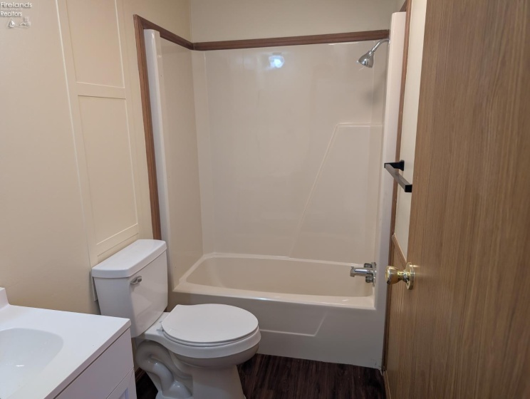 220 Maple Lane, Green Springs, 44836, 2 Bedroom Bedrooms, ,2 BathroomBathrooms,Residential,For Sale,Maple,20263784