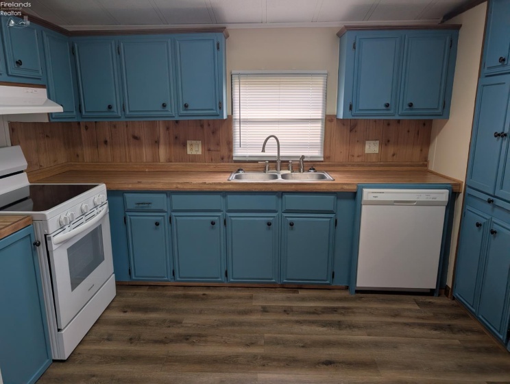 220 Maple Lane, Green Springs, 44836, 2 Bedroom Bedrooms, ,2 BathroomBathrooms,Residential,For Sale,Maple,20263784