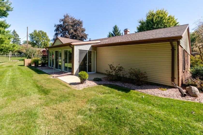 36 Shaker Court, Fremont, 43420, 2 Bedroom Bedrooms, ,3 BathroomBathrooms,Residential,For Sale,Shaker,20263882