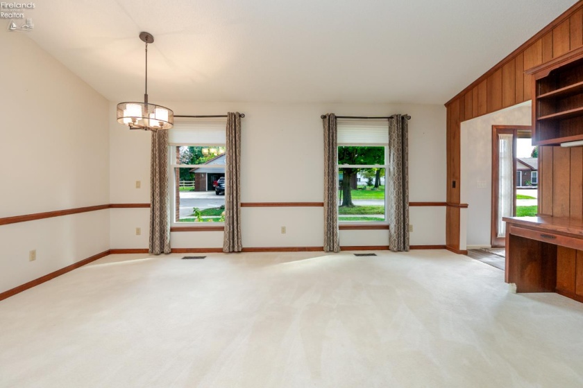 36 Shaker Court, Fremont, 43420, 2 Bedroom Bedrooms, ,3 BathroomBathrooms,Residential,For Sale,Shaker,20263882