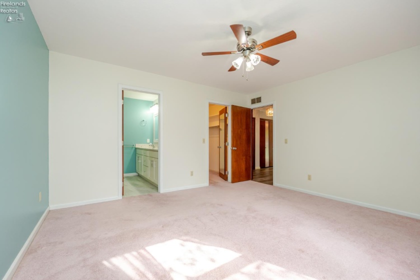 36 Shaker Court, Fremont, 43420, 2 Bedroom Bedrooms, ,3 BathroomBathrooms,Residential,For Sale,Shaker,20263882