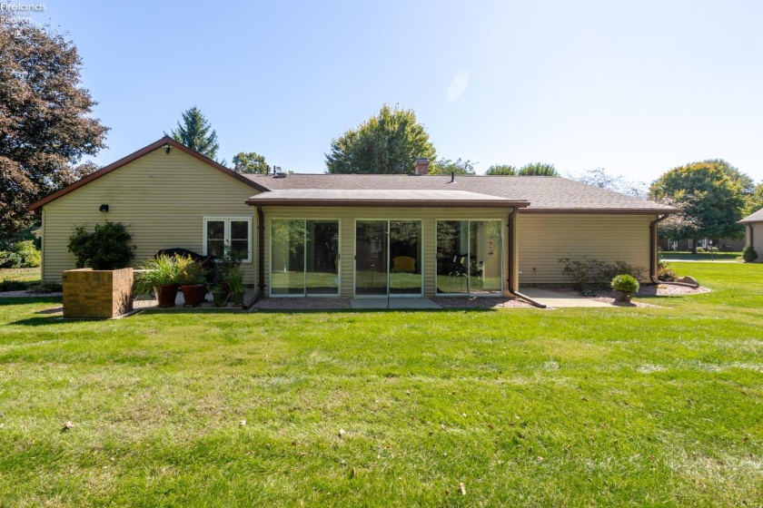 36 Shaker Court, Fremont, 43420, 2 Bedroom Bedrooms, ,3 BathroomBathrooms,Residential,For Sale,Shaker,20263882