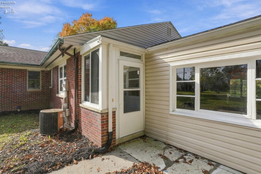 330 Riverside Drive, Tiffin, 44883, 3 Bedroom Bedrooms, ,2 BathroomBathrooms,Residential,For Sale,Riverside,20264246