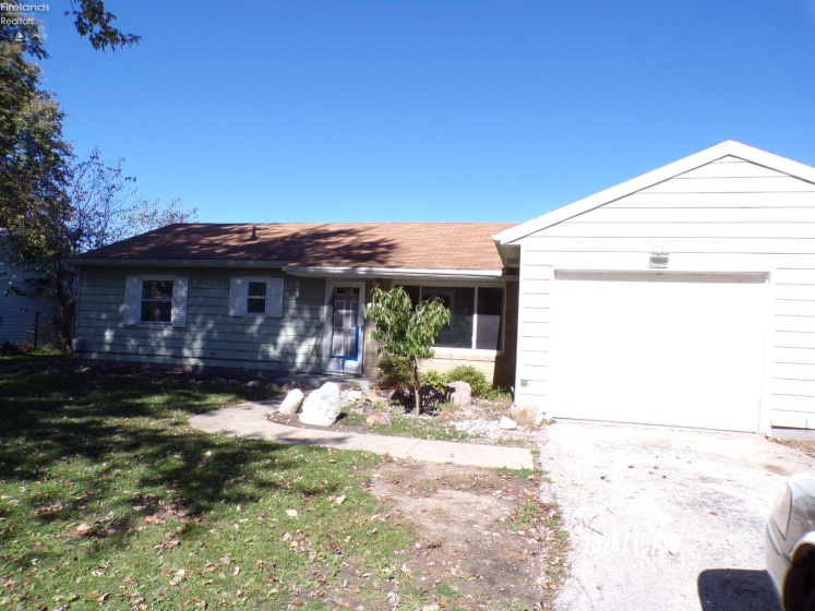 1058 Springwood Drive, Fremont, 43420, 3 Bedroom Bedrooms, ,1 BathroomBathrooms,Residential,For Sale,Springwood,20264262