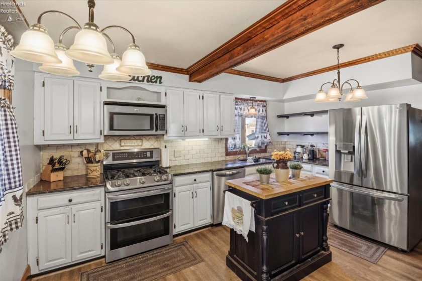 607 Main Street, Bellevue, 44811, 4 Bedroom Bedrooms, ,2 BathroomBathrooms,Residential,For Sale,Main,20263836