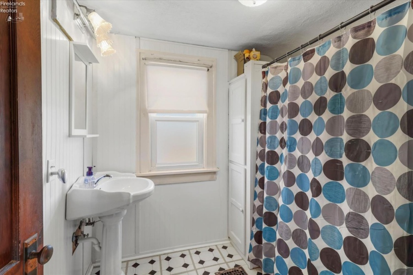 607 Main Street, Bellevue, 44811, 4 Bedroom Bedrooms, ,2 BathroomBathrooms,Residential,For Sale,Main,20263836