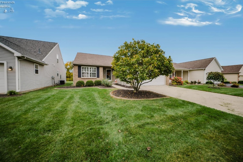 7032 Longwater Dr., Maumee, 43537, 2 Bedroom Bedrooms, ,2 BathroomBathrooms,Residential,For Sale,Longwater Dr.,20264075