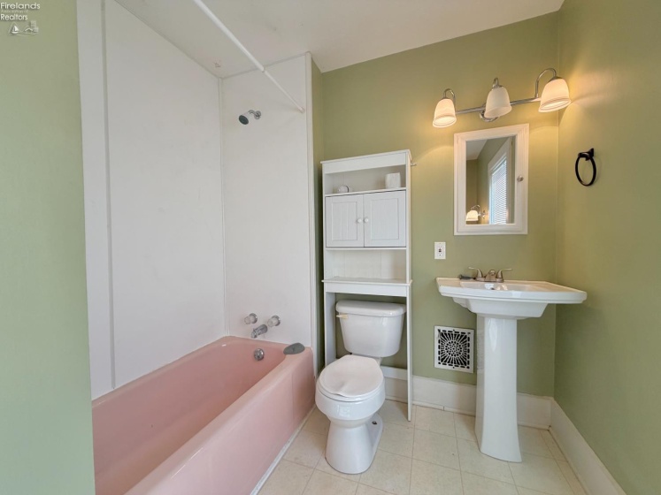 230 Euclid Avenue, Bellevue, 44811, 3 Bedroom Bedrooms, ,2 BathroomBathrooms,Residential,For Sale,Euclid,20263980