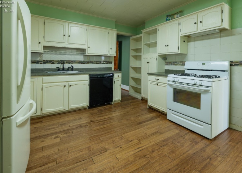 37 Townsend Street, Greenwich, 44837, 5 Bedroom Bedrooms, ,2 BathroomBathrooms,Residential,For Sale,Townsend,20264260
