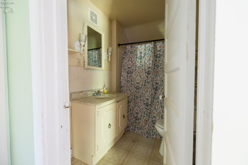 37 Townsend Street, Greenwich, 44837, 5 Bedroom Bedrooms, ,2 BathroomBathrooms,Residential,For Sale,Townsend,20264260