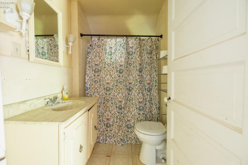 37 Townsend Street, Greenwich, 44837, 5 Bedroom Bedrooms, ,2 BathroomBathrooms,Residential,For Sale,Townsend,20264260