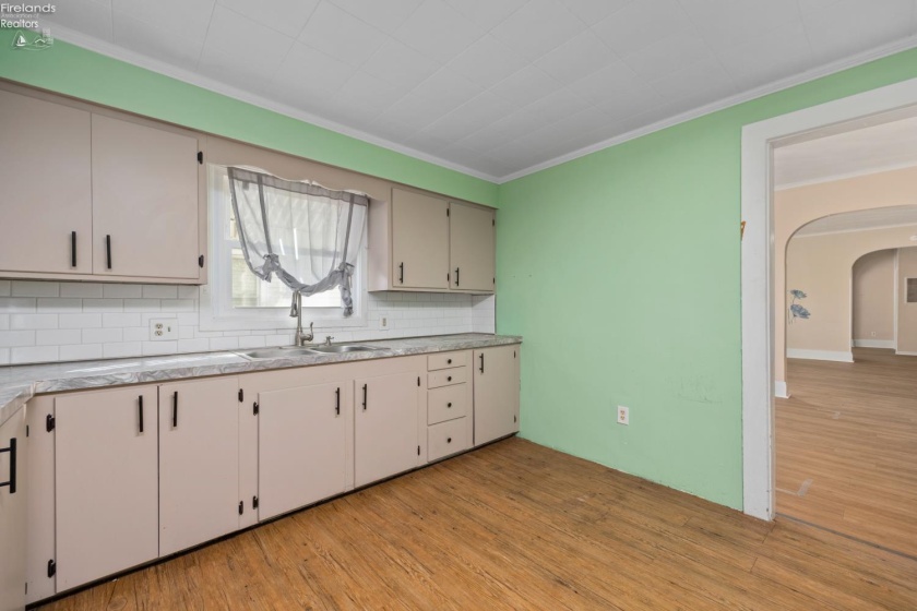 906 Decatur Street, Sandusky, 44870, 6 Bedroom Bedrooms, ,2 BathroomBathrooms,Residential,For Sale,Decatur,20264200