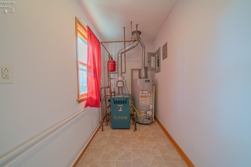 121 Broad Street, Oak Harbor, 43449, 3 Bedroom Bedrooms, ,1 BathroomBathrooms,Residential,For Sale,Broad,20264293