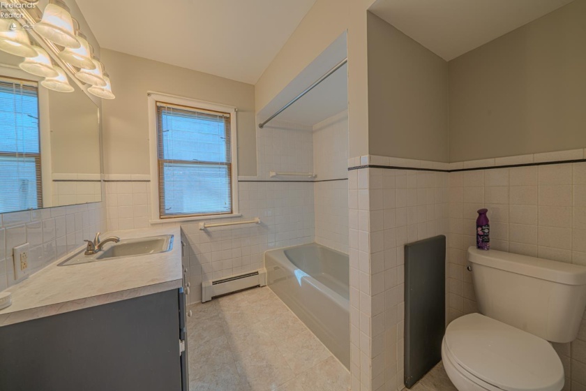 121 Broad Street, Oak Harbor, 43449, 3 Bedroom Bedrooms, ,1 BathroomBathrooms,Residential,For Sale,Broad,20264293