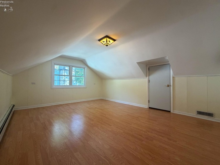 817 Seneca Avenue, Huron, 44839, 5 Bedroom Bedrooms, ,3 BathroomBathrooms,Residential,For Sale,Seneca,20264318