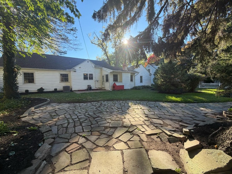 817 Seneca Avenue, Huron, 44839, 5 Bedroom Bedrooms, ,3 BathroomBathrooms,Residential,For Sale,Seneca,20264318