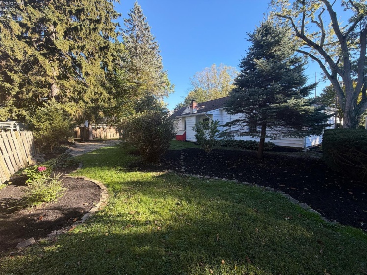 817 Seneca Avenue, Huron, 44839, 5 Bedroom Bedrooms, ,3 BathroomBathrooms,Residential,For Sale,Seneca,20264318