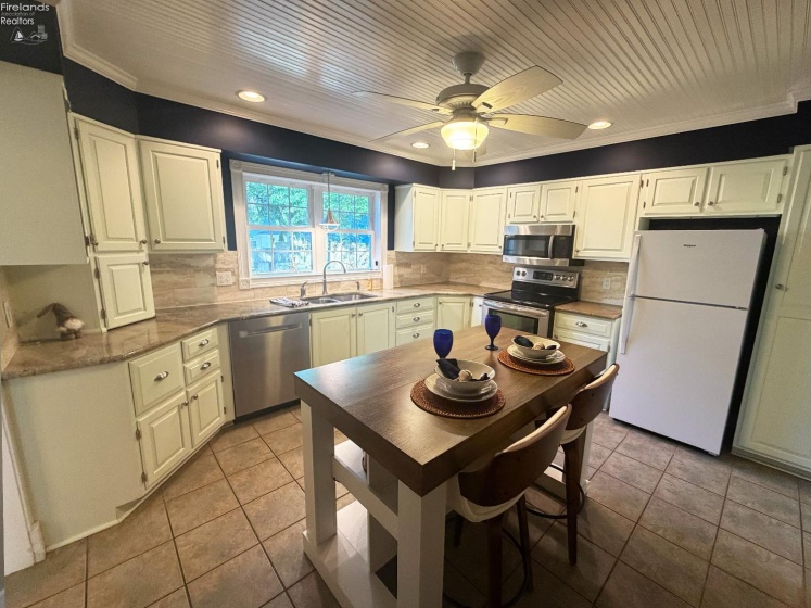 817 Seneca Avenue, Huron, 44839, 5 Bedroom Bedrooms, ,3 BathroomBathrooms,Residential,For Sale,Seneca,20264318