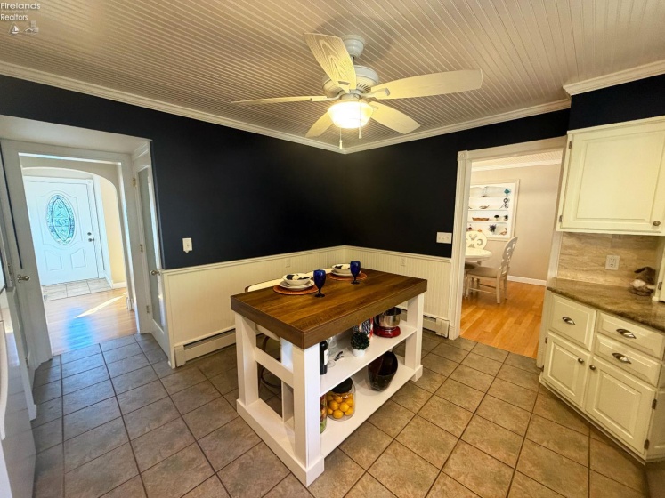 817 Seneca Avenue, Huron, 44839, 5 Bedroom Bedrooms, ,3 BathroomBathrooms,Residential,For Sale,Seneca,20264318