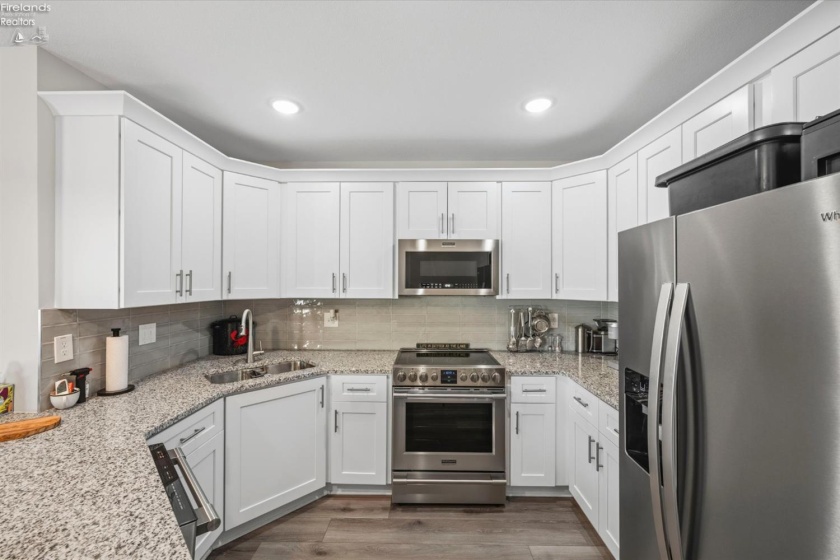 2721 Harbor Bay Drive, Marblehead, 43440, 3 Bedroom Bedrooms, ,2 BathroomBathrooms,Residential,For Sale,Harbor Bay,20264307
