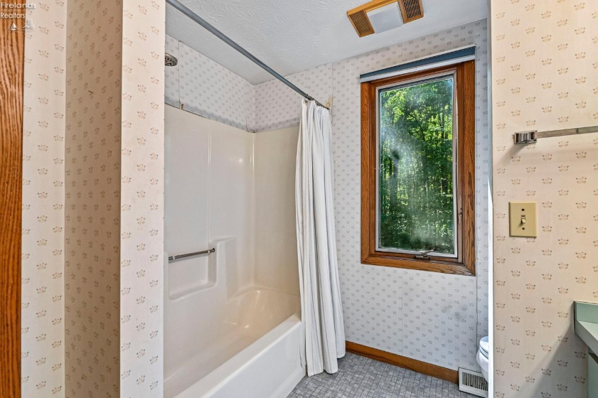 116 Westchester Dr., Amherst, 44001, 4 Bedroom Bedrooms, ,3 BathroomBathrooms,Residential,For Sale,Westchester Dr.,20264326