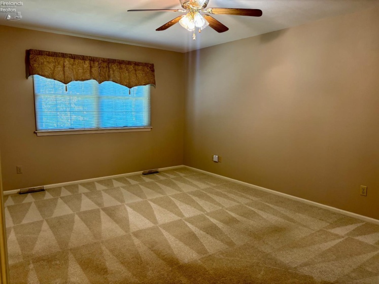 141 Briarwood Circle, Fremont, 43420, 2 Bedroom Bedrooms, ,2 BathroomBathrooms,Residential,For Sale,Briarwood,20264311