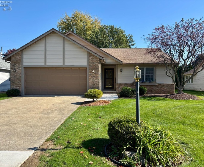141 Briarwood Circle, Fremont, 43420, 2 Bedroom Bedrooms, ,2 BathroomBathrooms,Residential,For Sale,Briarwood,20264311