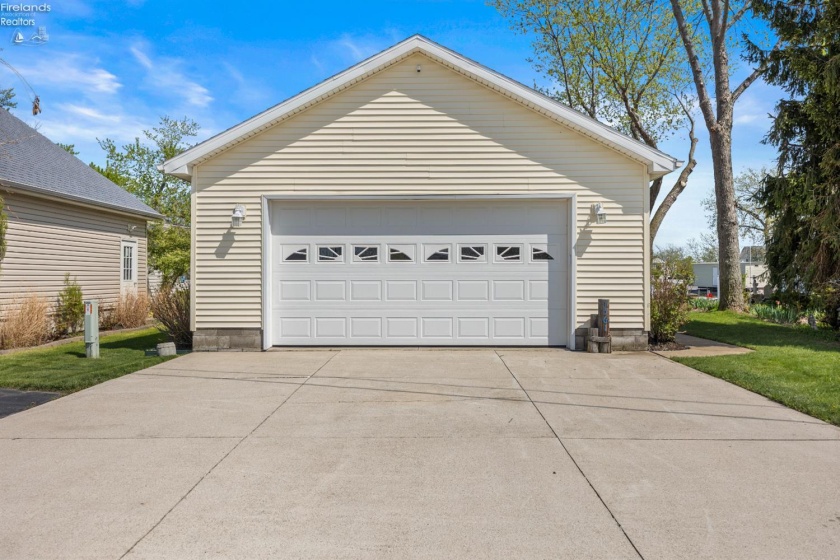1561 Starboard Avenue, Port Clinton, 43452, 3 Bedroom Bedrooms, ,2 BathroomBathrooms,Residential,For Sale,Starboard,20264341