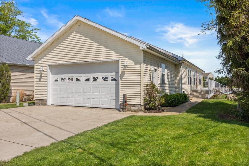 1561 Starboard Avenue, Port Clinton, 43452, 3 Bedroom Bedrooms, ,2 BathroomBathrooms,Residential,For Sale,Starboard,20264341