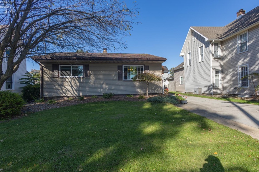 725 Center Street, Bellevue, 44811, 2 Bedroom Bedrooms, ,1 BathroomBathrooms,Residential,For Sale,Center,20264329