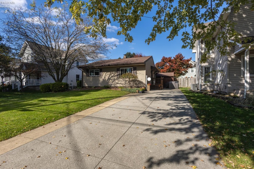 725 Center Street, Bellevue, 44811, 2 Bedroom Bedrooms, ,1 BathroomBathrooms,Residential,For Sale,Center,20264329