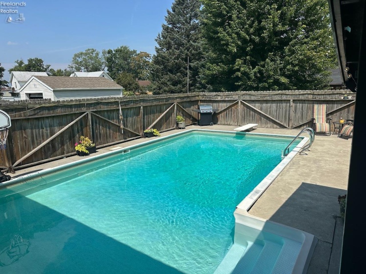 725 Center Street, Bellevue, 44811, 2 Bedroom Bedrooms, ,1 BathroomBathrooms,Residential,For Sale,Center,20264329