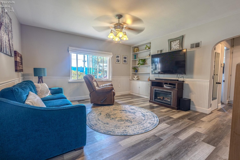 725 Center Street, Bellevue, 44811, 2 Bedroom Bedrooms, ,1 BathroomBathrooms,Residential,For Sale,Center,20264329