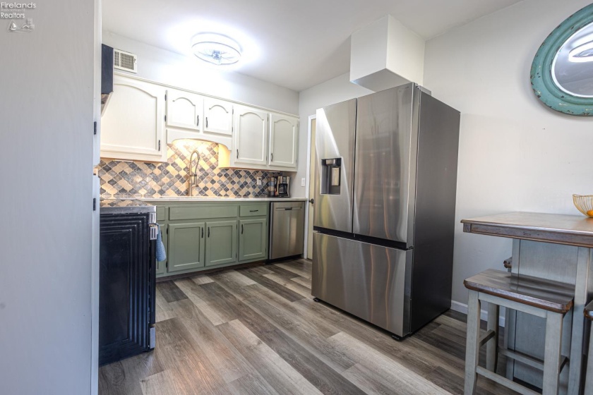 725 Center Street, Bellevue, 44811, 2 Bedroom Bedrooms, ,1 BathroomBathrooms,Residential,For Sale,Center,20264329