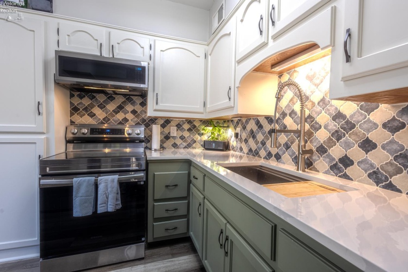725 Center Street, Bellevue, 44811, 2 Bedroom Bedrooms, ,1 BathroomBathrooms,Residential,For Sale,Center,20264329