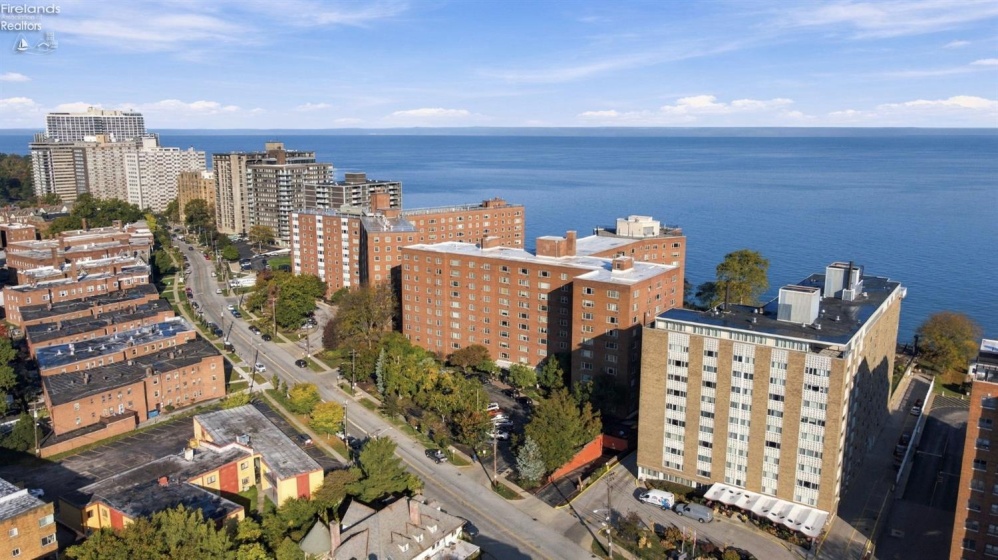 11820 Edgewater Dr, Lakewood, 44107, 1 Bedroom Bedrooms, ,1 BathroomBathrooms,Residential,For Sale,Edgewater Dr,20264337