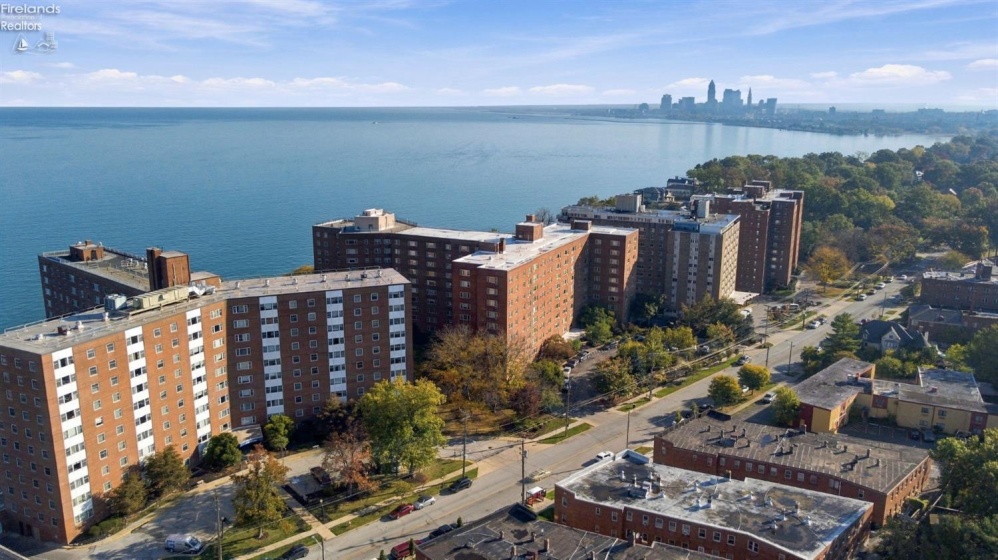 11820 Edgewater Dr, Lakewood, 44107, 1 Bedroom Bedrooms, ,1 BathroomBathrooms,Residential,For Sale,Edgewater Dr,20264337