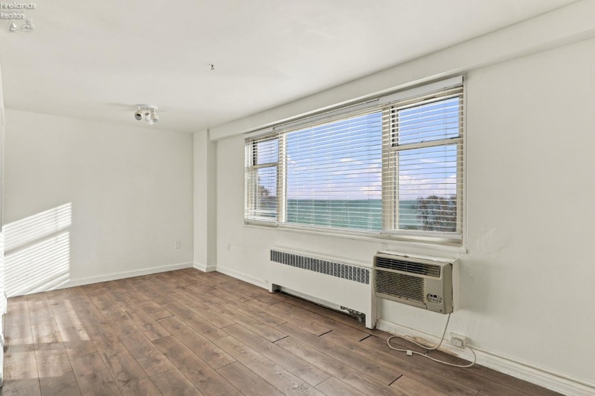 11820 Edgewater Dr, Lakewood, 44107, 1 Bedroom Bedrooms, ,1 BathroomBathrooms,Residential,For Sale,Edgewater Dr,20264337