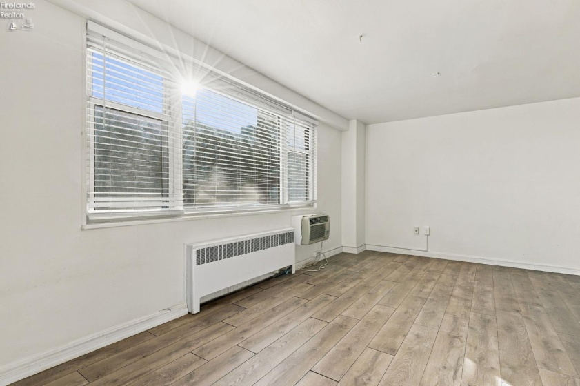 11820 Edgewater Dr, Lakewood, 44107, 1 Bedroom Bedrooms, ,1 BathroomBathrooms,Residential,For Sale,Edgewater Dr,20264337
